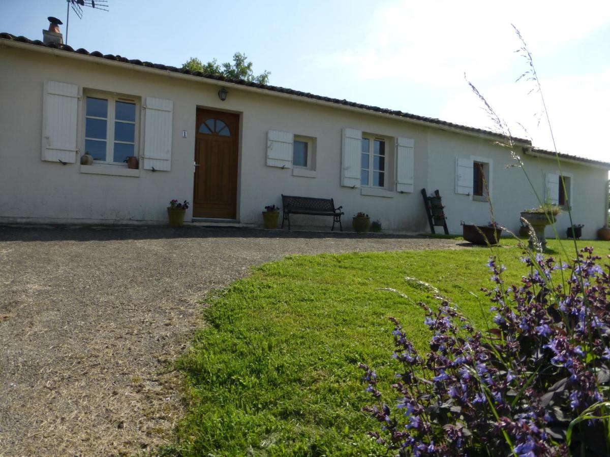 Charroux  Chez Kate Bed & Breakfast エクステリア 写真